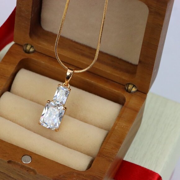 "Elegant White Pendant with Sparkling Stones in Gold-Plated Finish, XPPT1805 - Picture 10 of 13